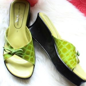 🔸 Cute Green Athena Alexander Sandals! 7M